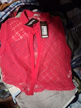 Beautee Red Lace Sleeveless Button-Front Blouse